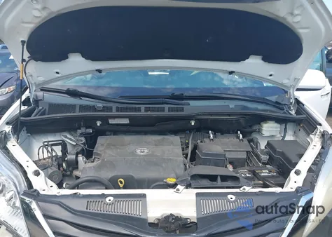 2013 Toyota Sienna Xle V6 8 Passenger z USA, uszkodzony, nr VIN 5TDYK3DC9DS400175